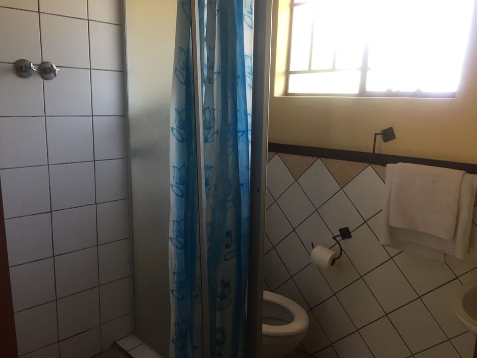 Luxury Chalet, Kitchenette, Garden View | Bathroom | Free toiletries, towels