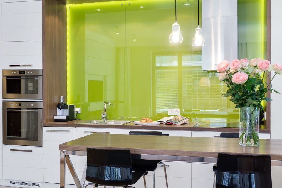Deluxe Apartment, 1 Bedroom | Private kitchenette | Fridge, microwave, oven, stovetop