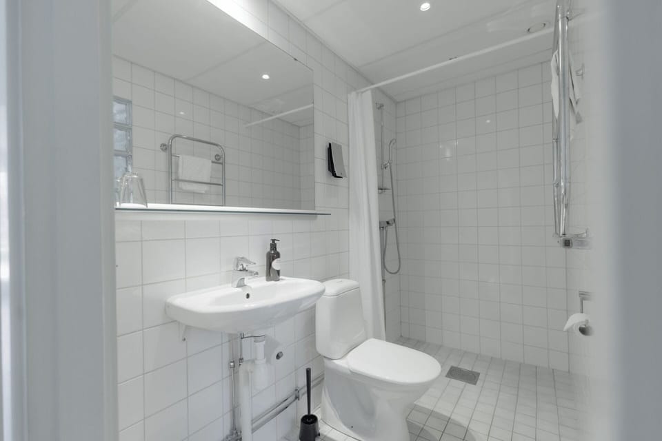 Classic Double Room | Bathroom | Hair dryer