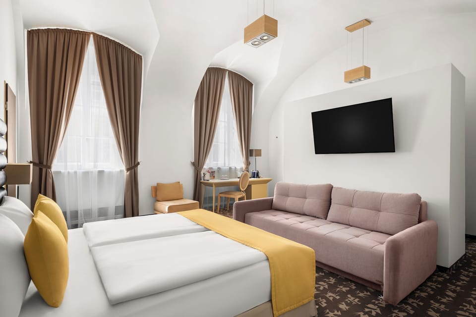 Superior Double Room | Hypo-allergenic bedding, in-room safe, desk, laptop workspace