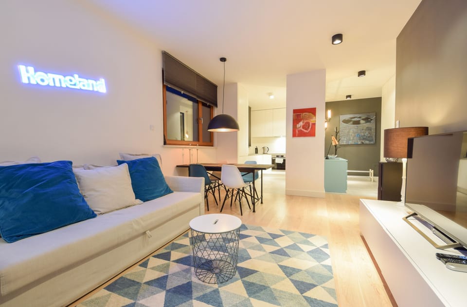 Deluxe Apartment, 1 Bedroom, Garden View | Living room | Flat-screen TV