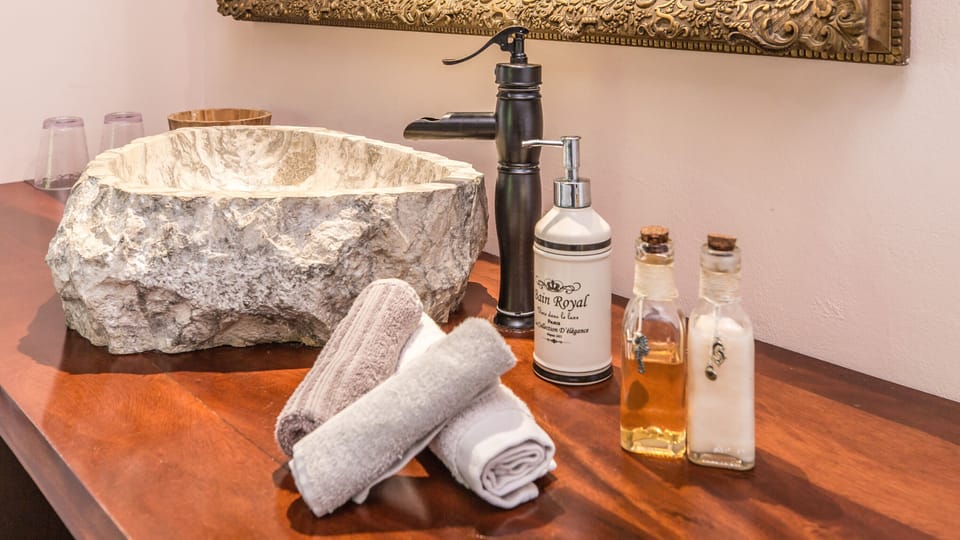Deluxe Suite, 1 King Bed, Balcony | Bathroom sink