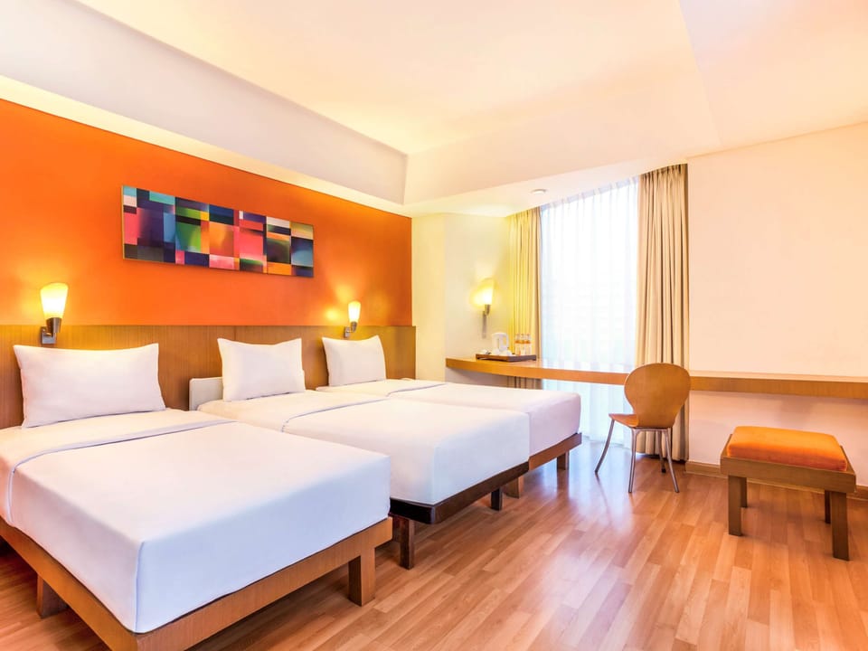 Standard Room, 2 Twin Beds | Desk, soundproofing, iron/ironing board, free WiFi