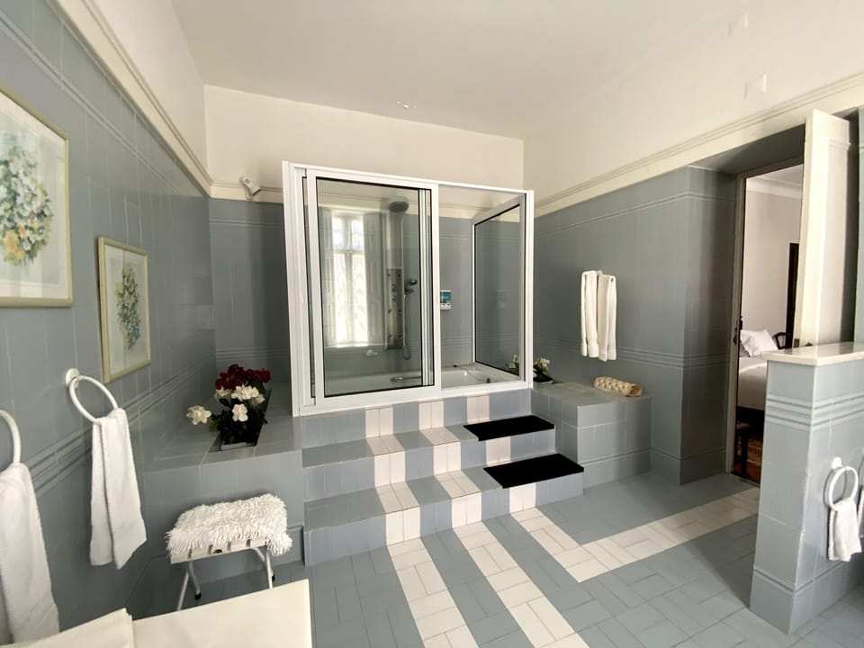 Free toiletries, bidet, towels