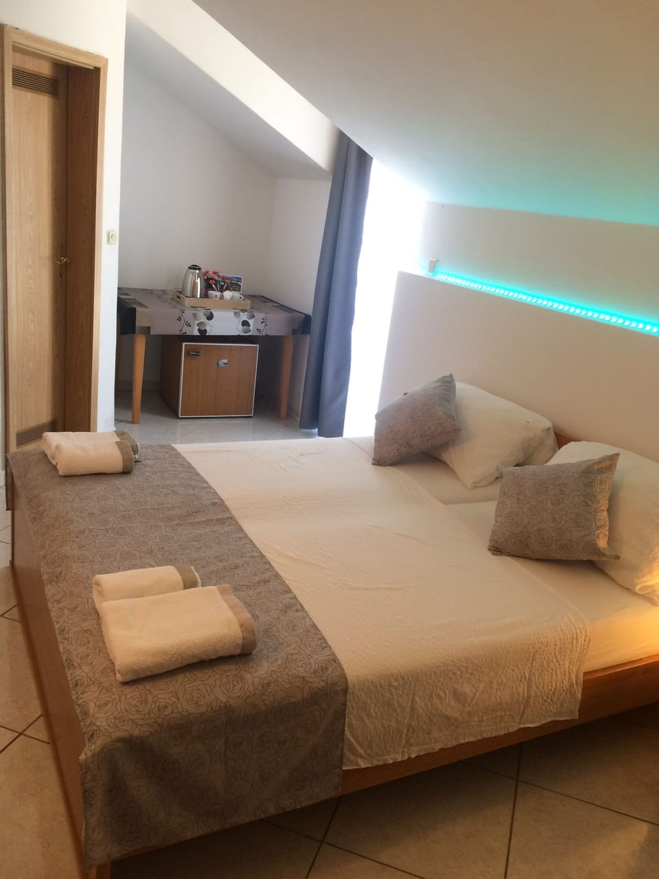 Triple Room, 1 Queen Bed with Sofa bed | Desk, free WiFi, bed sheets