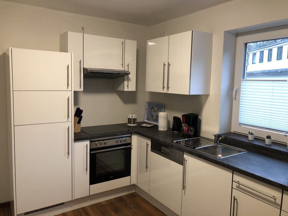 Luxury Condo, 2 Bedrooms, Non Smoking, Kitchen | Private kitchen | Full-size fridge, microwave, oven, stovetop