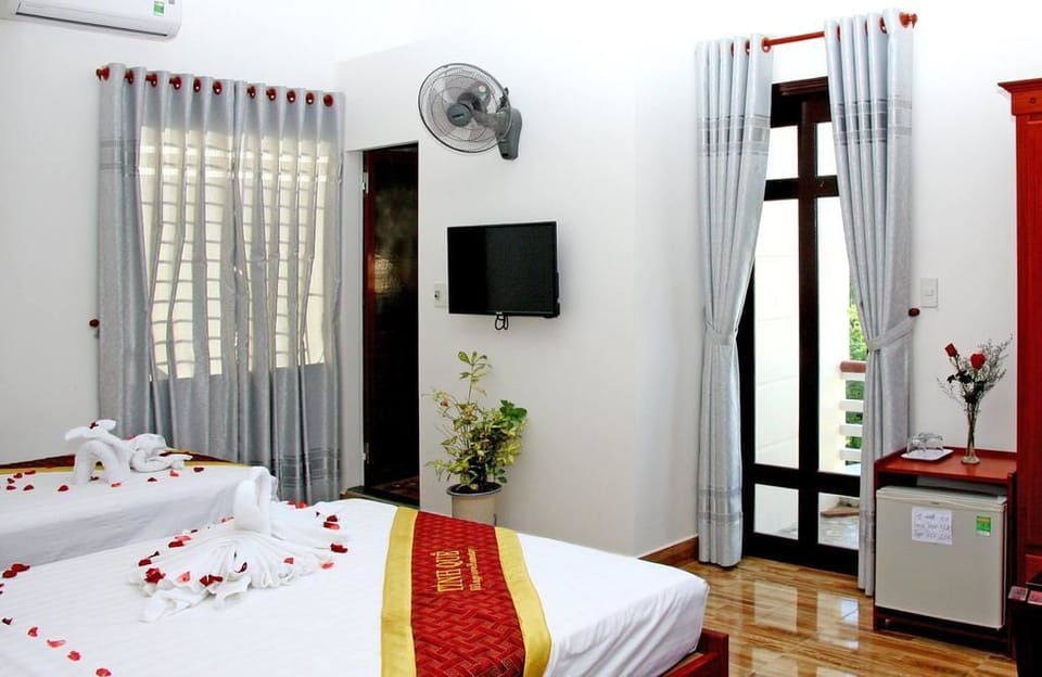 Quadruple Room, Balcony | Minibar, desk, soundproofing, free WiFi