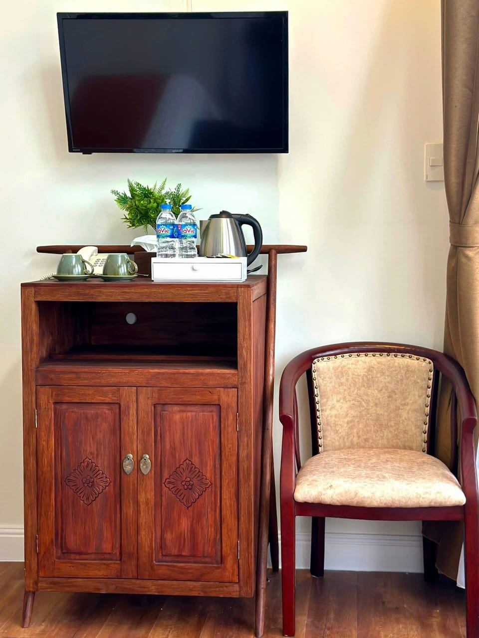 Deluxe Double Room, Balcony, City View | Minibar, individually furnished, desk, laptop workspace
