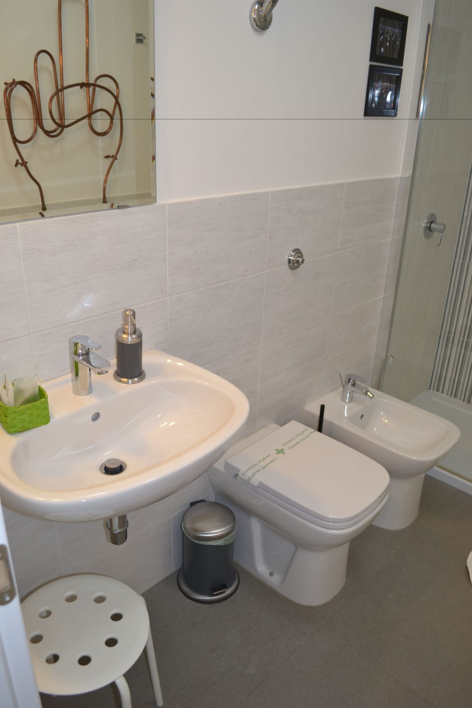 Exclusive Quadruple Room, Non Smoking | Bathroom | Shower, rainfall showerhead, free toiletries, hair dryer