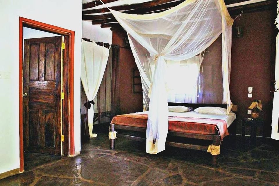 WiFi (free), bed sheets