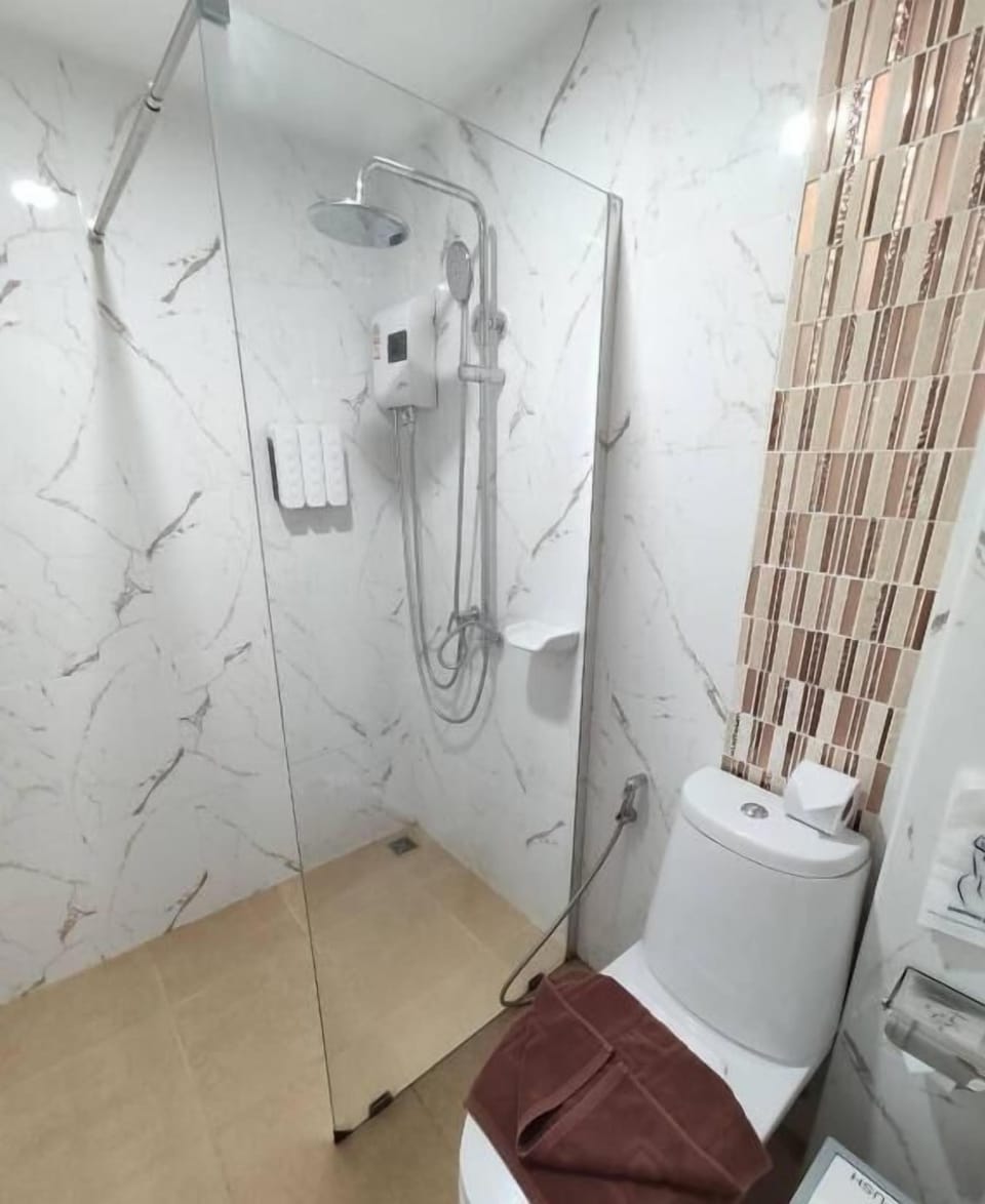 Shower, free toiletries, hair dryer, towels