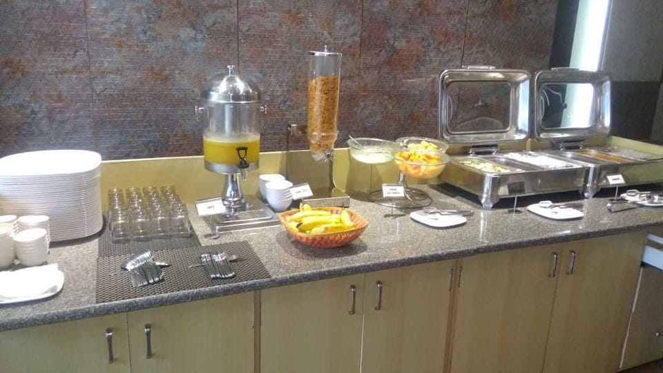 Daily buffet breakfast for a fee