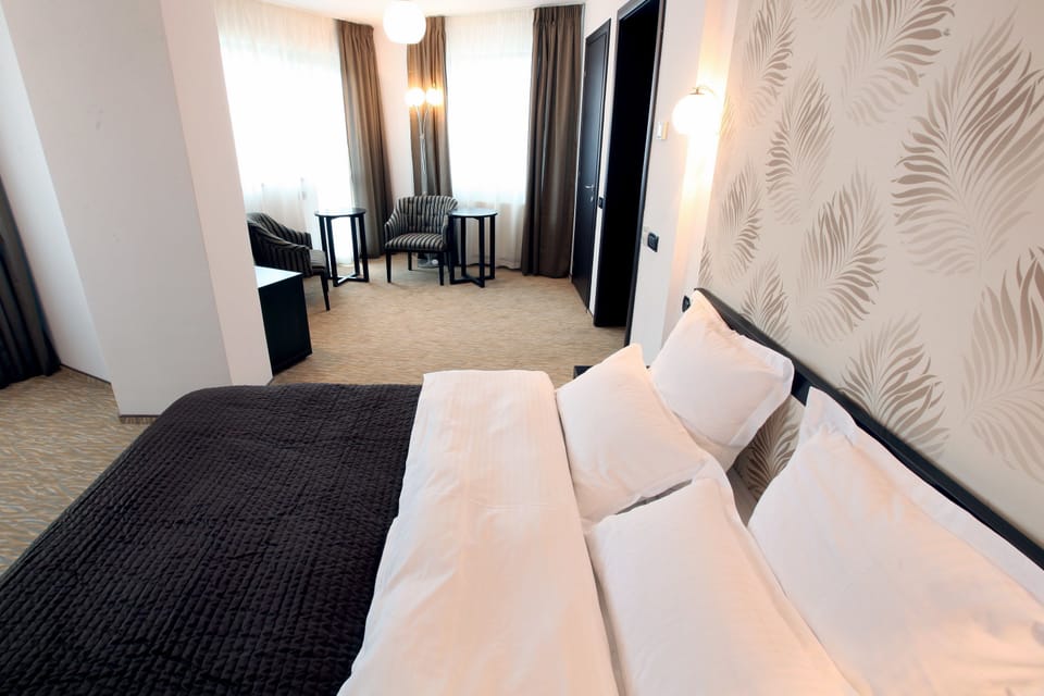 Standard Twin Room, 2 Twin Beds, River View | Minibar, desk, soundproofing, iron/ironing board