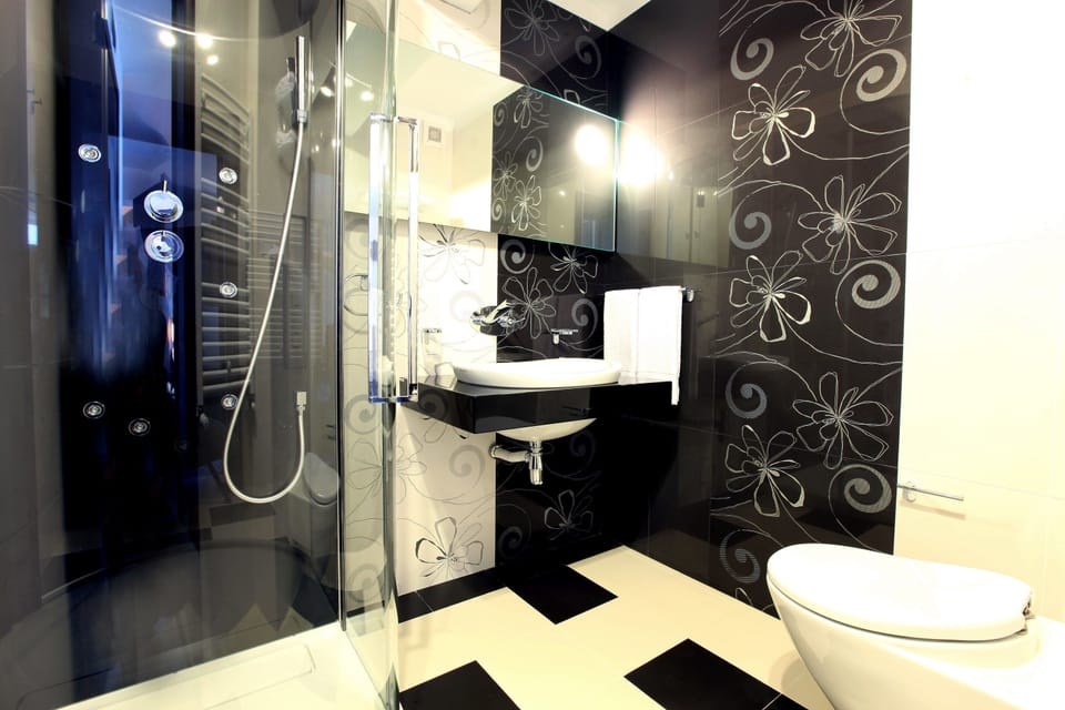 Junior Suite, River View | Bathroom | Free toiletries, hair dryer, bathrobes, bidet