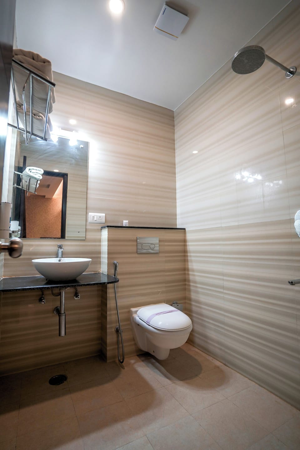Deluxe Room | Premium bedding, minibar, in-room safe, desk