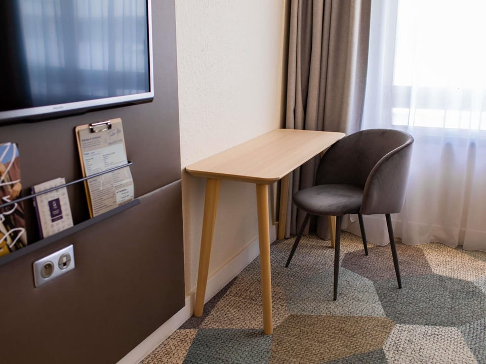 Superior Room, 1 Double Bed | Premium bedding, in-room safe, desk, soundproofing