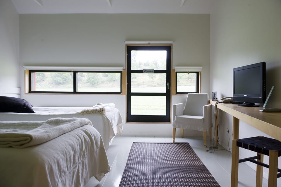 Double Room | Premium bedding, desk, iron/ironing board (on request), WiFi (free)