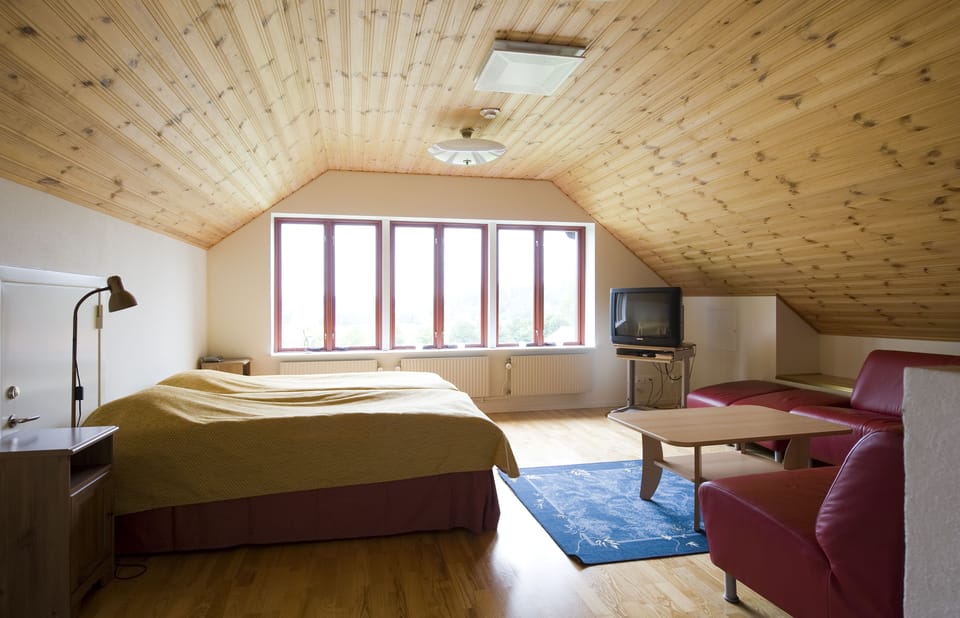 Family Quadruple Room | Premium bedding, desk, iron/ironing board (on request), WiFi (free)