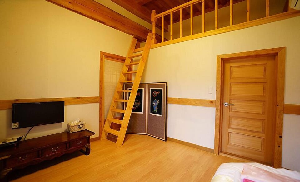 Family Room | Free WiFi