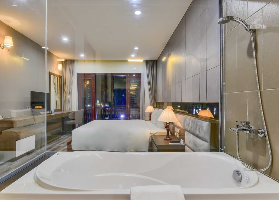 Luxury Villa, Partial Ocean View | Bathroom | Deep soaking tub, rainfall showerhead, free toiletries, hair dryer