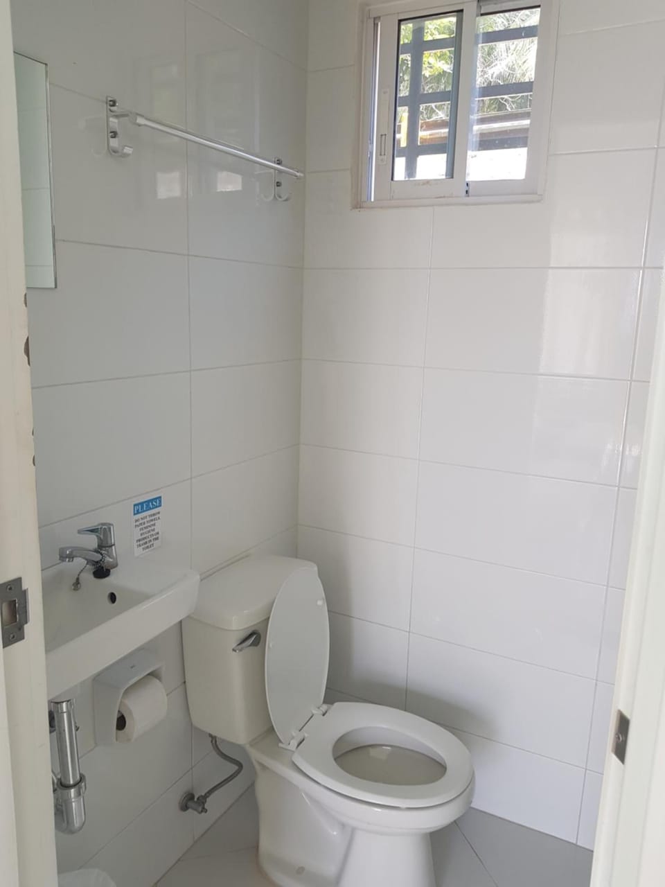 Shower, free toiletries, towels