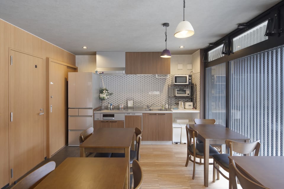 Large Twin room | Living area | Flat-screen TV