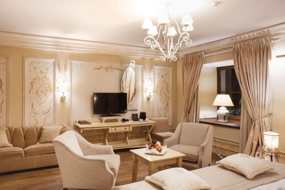 Apartment (Lux) | Desk, soundproofing, iron/ironing board, free cribs/infant beds