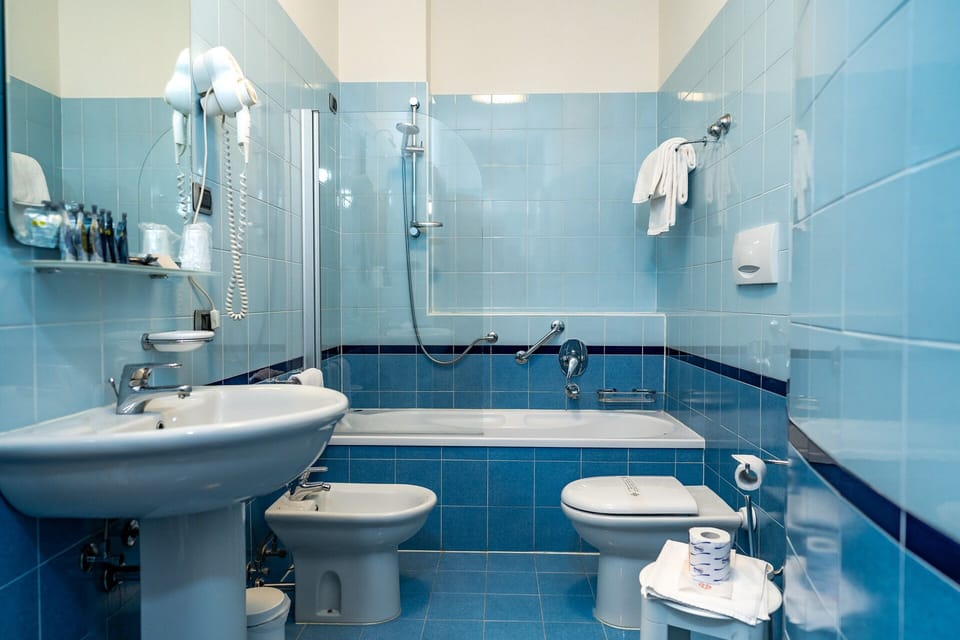 Triple Room, 2 Bedrooms, Connecting Rooms | Bathroom | Shower, free toiletries, hair dryer, bidet