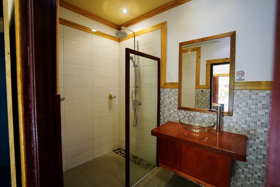 Deluxe Double Room, 1 King Bed, Garden View, Beachfront | Minibar, in-room safe, desk, laptop workspace