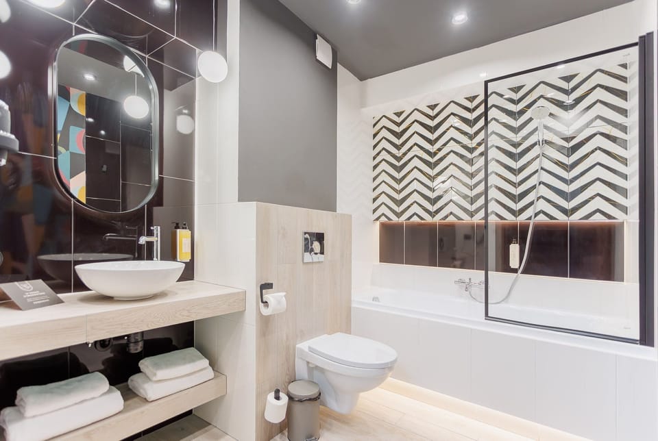 Executive Double or Twin Room | Desk, laptop workspace, blackout drapes, iron/ironing board