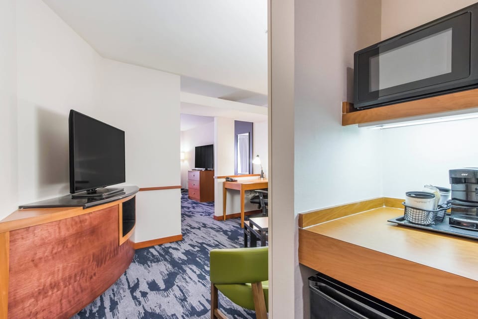 Room, Multiple Beds | Desk, iron/ironing board, WiFi (free), bed sheets