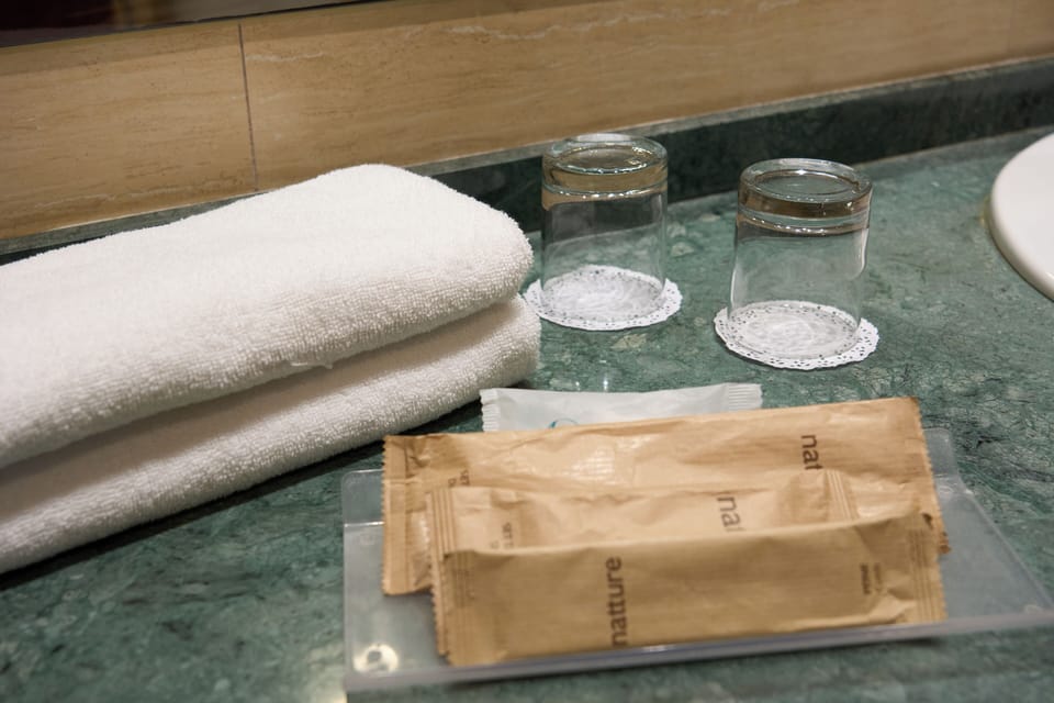 Superior Double Room, 1 King Bed | Bathroom | Combined shower/tub, eco-friendly toiletries, bidet, towels