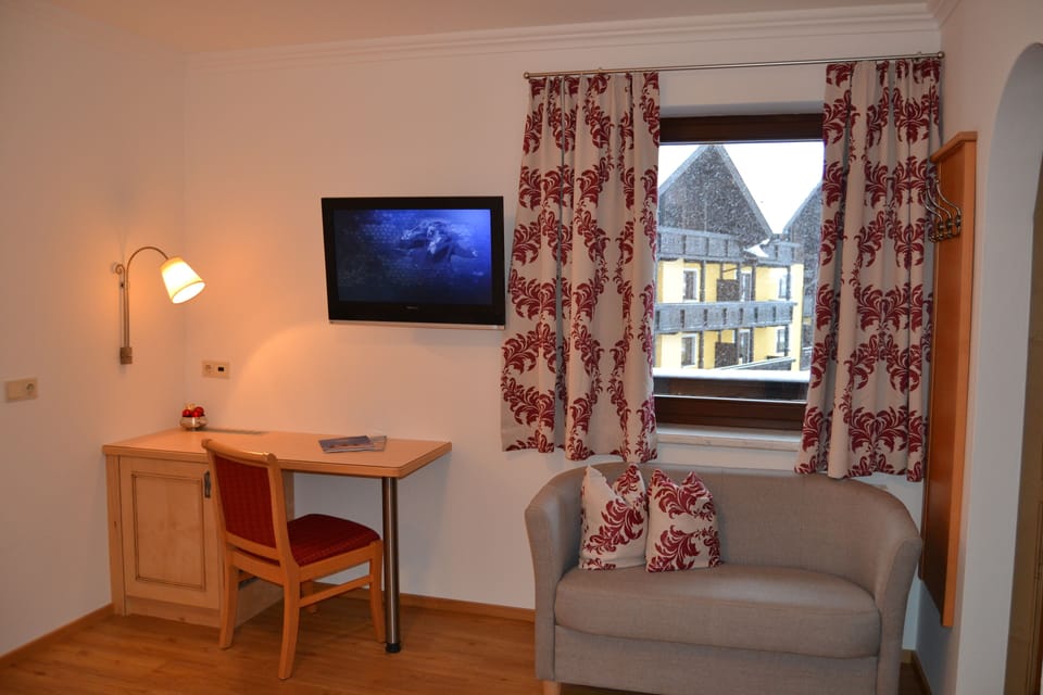 Standard Double Room | Premium bedding, in-room safe, blackout drapes, free cribs/infant beds