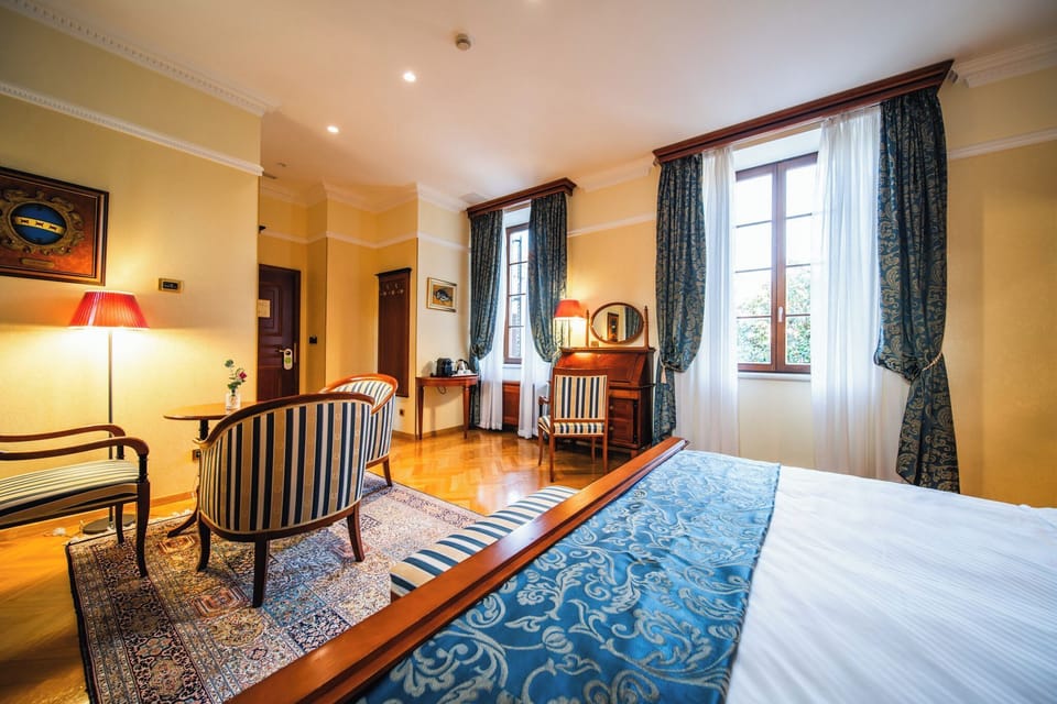 Deluxe Double Room | Hypo-allergenic bedding, minibar, in-room safe, individually decorated