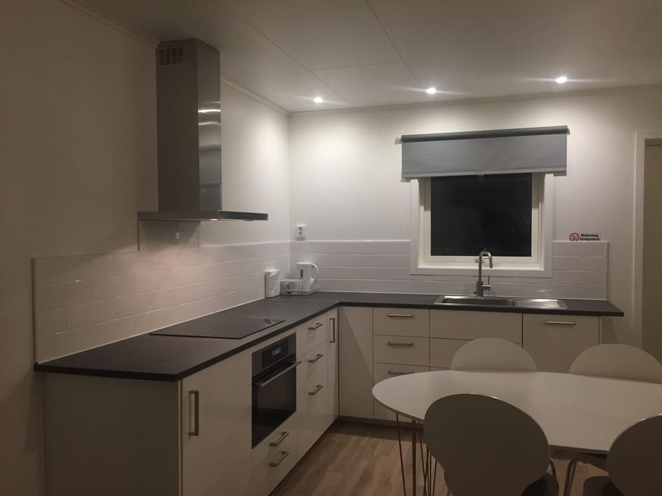 Superior Studio Suite, 1 Bedroom, Kitchen, Ground Floor | Private kitchen | Coffee/tea maker, fridge, microwave, oven