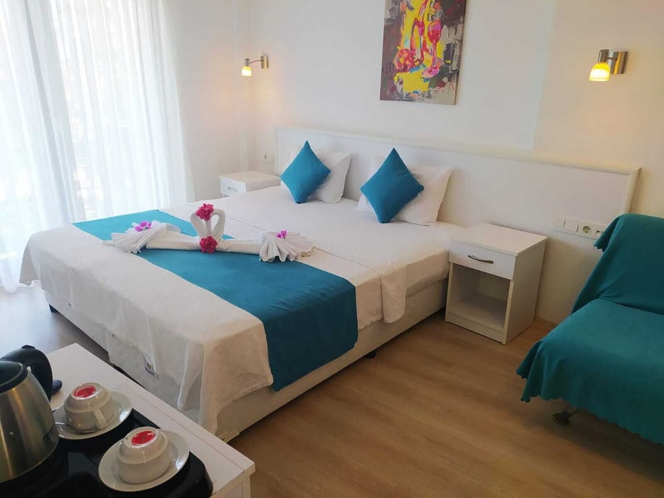 Standard Double Room, 1 Double or 2 Twin Beds, Lanai | Minibar, desk, soundproofing, cribs (surcharge)
