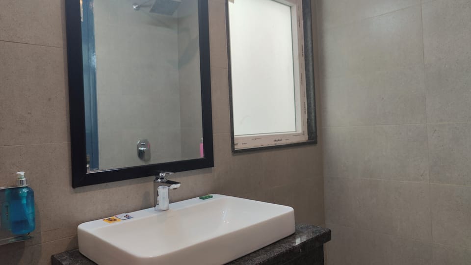 Superior Room, 1 Bedroom, Refrigerator & Microwave | Bathroom | Shower, rainfall showerhead, free toiletries, slippers
