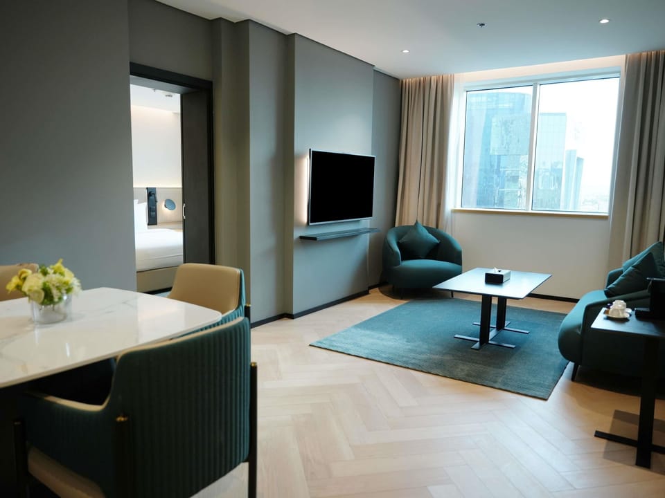 Superior Suite, 1 Double Bed | Hypo-allergenic bedding, minibar, in-room safe, individually decorated