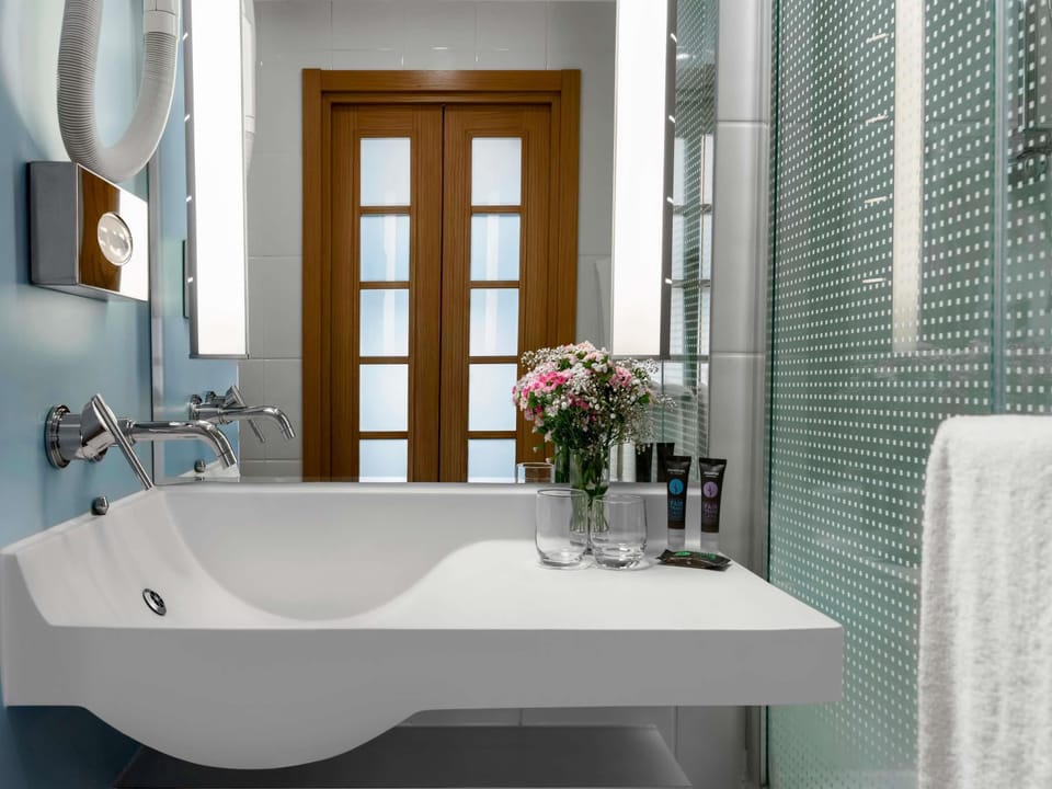 Shower, eco-friendly toiletries, hair dryer, towels