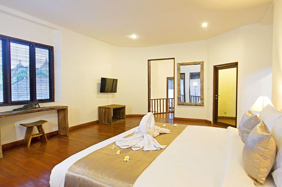 Family Villa, 5 Bedrooms, Private Pool | 5 bedrooms, in-room safe, desk, iron/ironing board