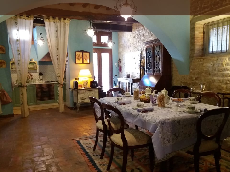 Apartment, 3 Bedrooms | Shared kitchen | Coffee/tea maker, fridge, electric kettle, dining table