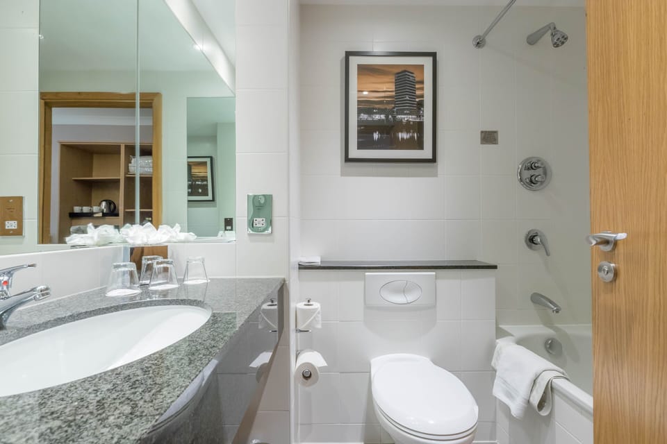 Combined shower/tub, designer toiletries, hair dryer, towels
