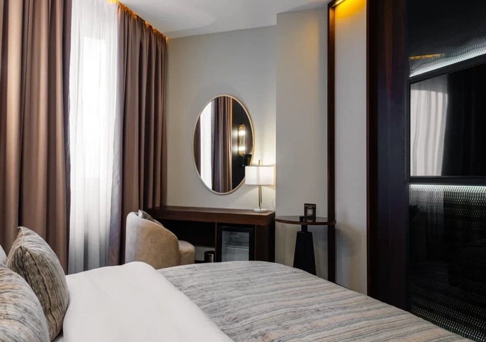 Premium Double Room | Minibar, in-room safe, desk, soundproofing