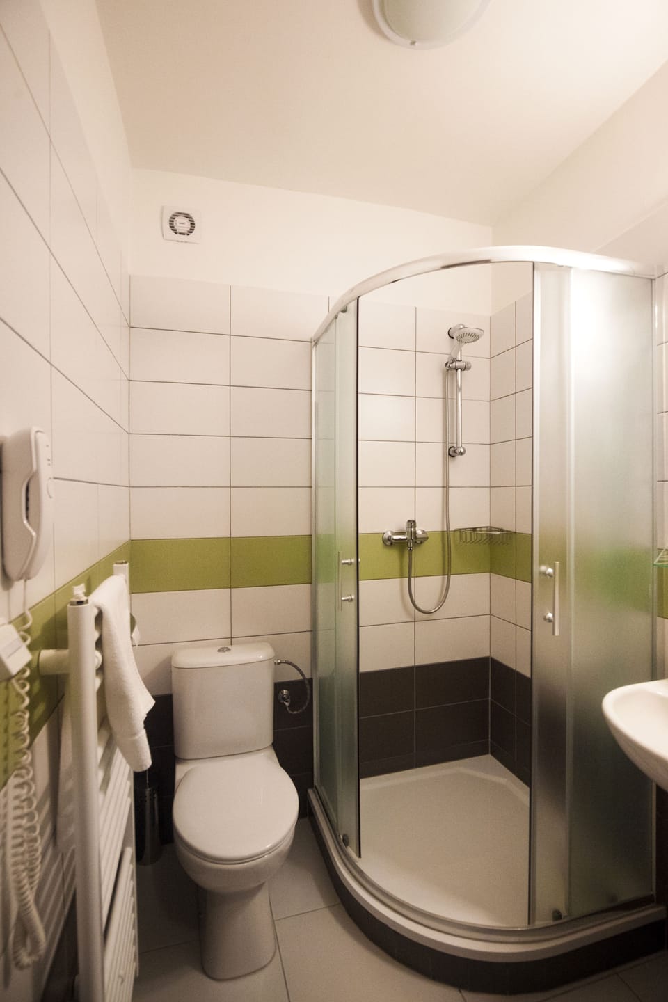 Free toiletries, hair dryer, towels, shampoo