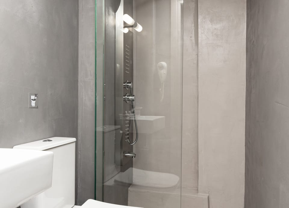 Triple Room, City View | Bathroom | Shower, free toiletries, hair dryer, towels