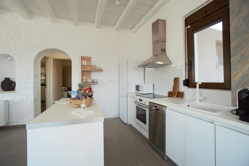 Exclusive Villa, Private Pool, Sea View | Private kitchen | Full-size fridge, microwave, oven, stovetop
