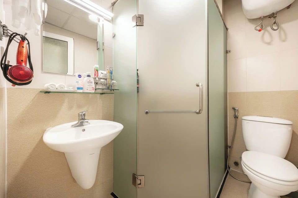Superior Room, 2 Twin Beds | Bathroom | Bathtub, free toiletries, hair dryer, bathrobes