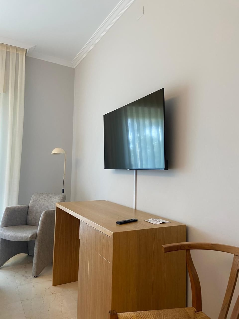 Economy Room (doble or twin) | Minibar, in-room safe, desk, free WiFi