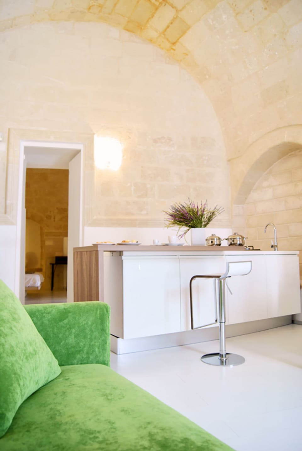 Design Suite, Kitchen | Private kitchenette | Coffee/tea maker, fridge, electric kettle