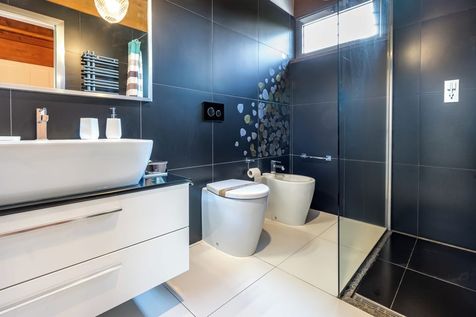 Classic Room, Private Bathroom, Garden View | Bathroom | Free toiletries, hair dryer, bidet, towels